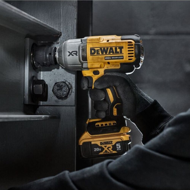 KIT DEWALT ORIGINAL: BERBEQUIM SEM FIO com PISTOLA DE IMPACTO + 26 ACESSÓRIOS + 2 BATERIAS - PROMOÇÃO BLACK FRIDAY